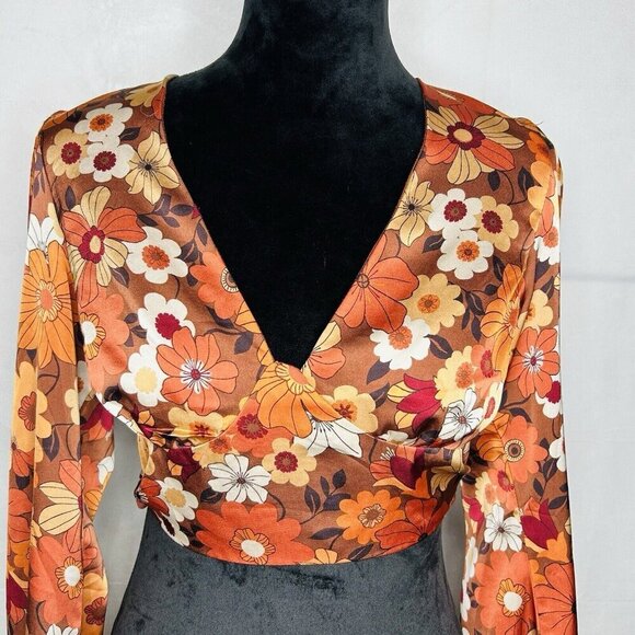 Le Lis Satin Deep V Cropped Blouse Sz S Floral Orange Brown Back-Zip Tie - Picture 2 of 8